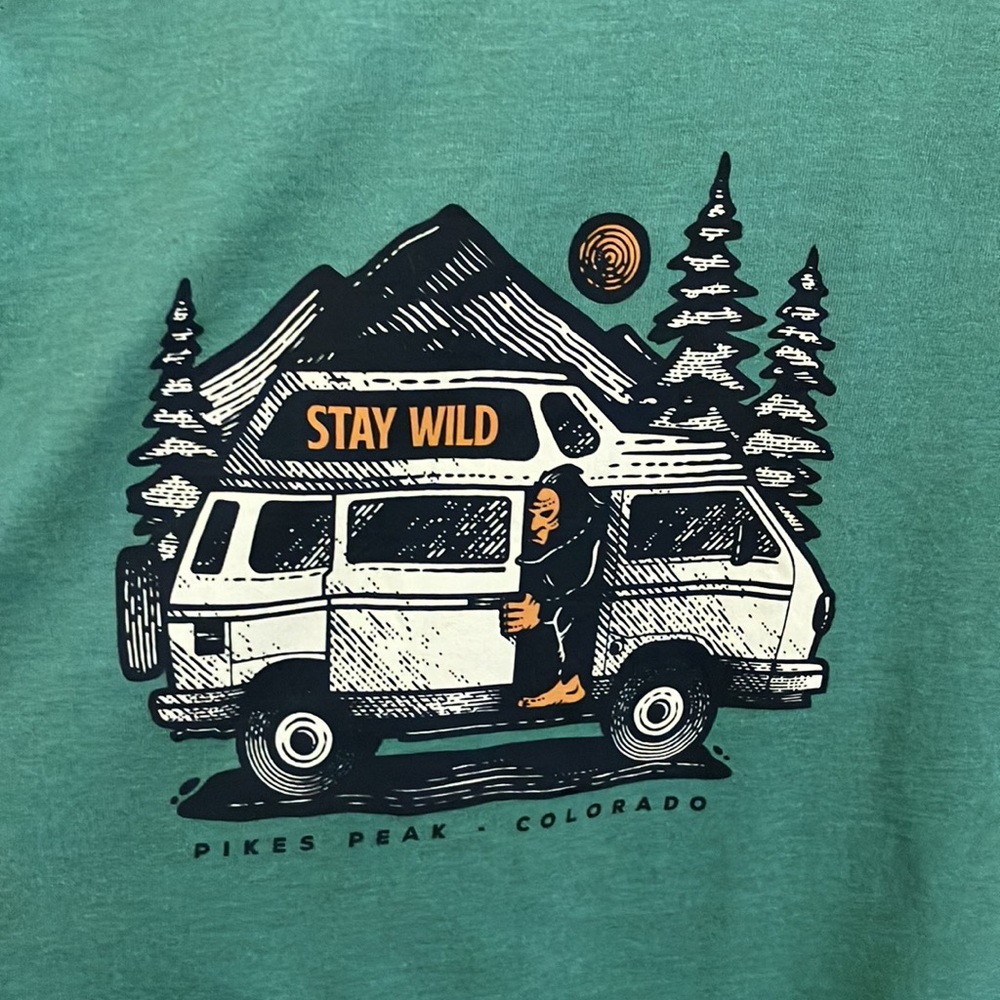 Kastifel Bigfoot Sasquatch Stay Wild Pikes Peak Colorado S Graphic green Tee NWT